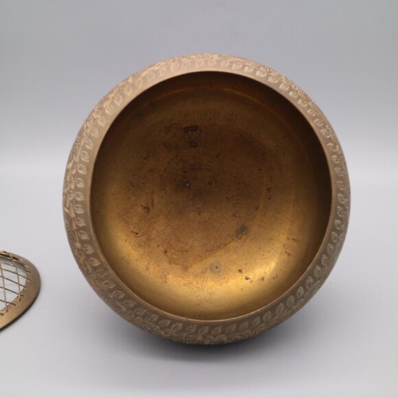 Vintage Brass Mesh Top Potpourri Bowl - Decoratively Etched Brass Bowl - Flower - Picture 5 of 8